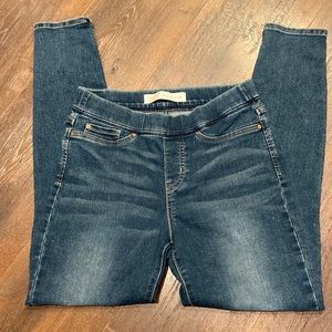 Levi’s Totally Shaping Pull On Skinny Jean Size 6
